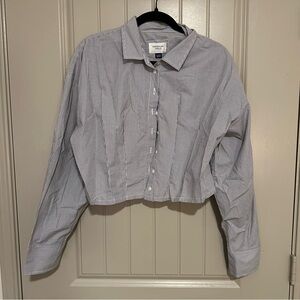 American Eagle Blue Striped Cropped Button-Up Shirt